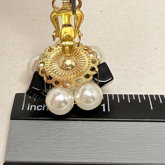 Vintage Cluster Bead Earrings‎ Marked Japan Black Faux Pearls Clip-On Retro - Picture 7 of 9